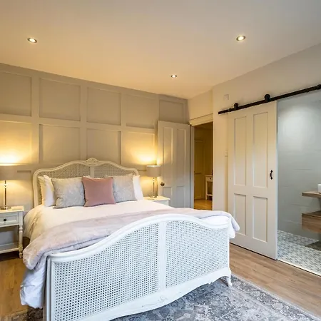 Apartment The Retreat At Dukes Townhouse